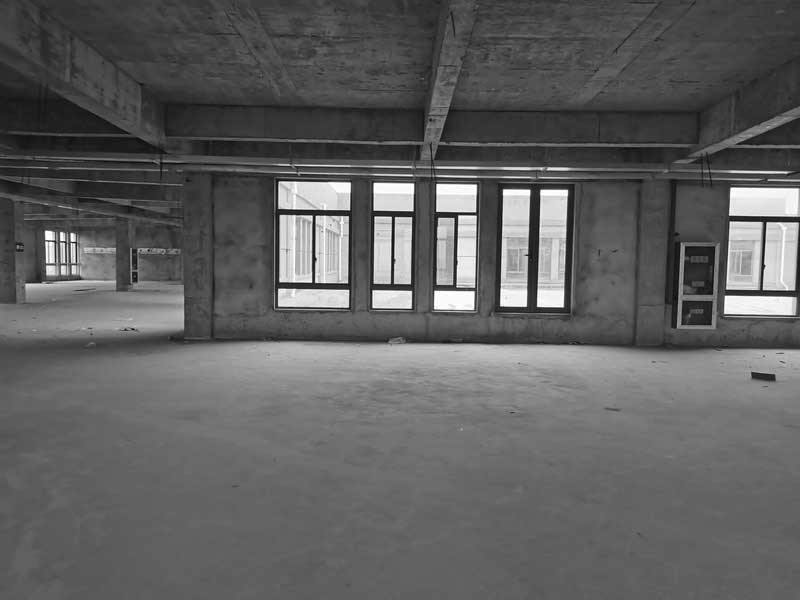 深圳龍華現(xiàn)代風(fēng)格大型辦公室裝修設(shè)計(jì)原有室內(nèi)地面實(shí)景 深圳龍華現(xiàn)代風(fēng)格大型辦公室裝修設(shè)計(jì)原有室內(nèi)地面實(shí)景