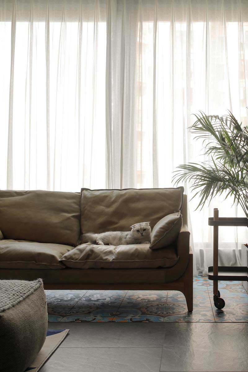 深圳龍崗區(qū)美式復古風家裝裝修實景圖客廳地面鋪設