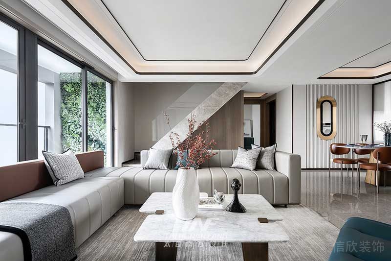 現(xiàn)代極簡風(fēng)皮革沙發(fā)條紋肌理設(shè)計(jì)大理石桌面休息區(qū)多功能家居設(shè)計(jì)戶型裝修