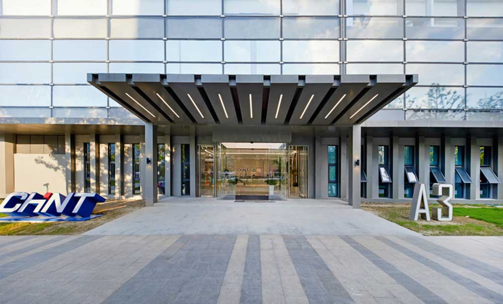 深圳龍華區(qū)華僑城北站壹號現(xiàn)代風格辦公室裝修外立面門頭形象