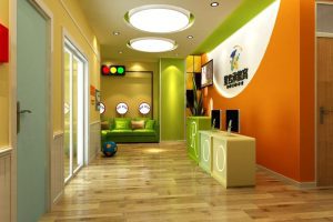 木質(zhì)地板教育培訓(xùn)藝術(shù)中心機構(gòu)裝修吸頂燈金屬環(huán)形設(shè)計