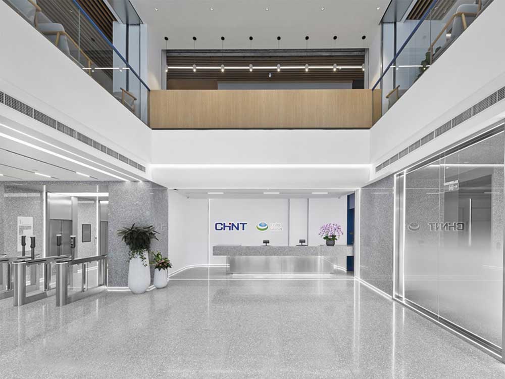 深圳龍華區(qū)華僑城北站壹號現(xiàn)代風格辦公室裝修大堂