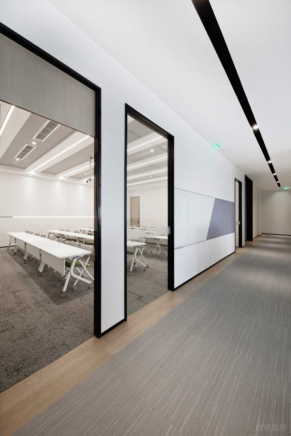 深圳市龍華區(qū)鴻榮源天俊現(xiàn)代簡約風(fēng)格辦公室裝修培訓(xùn)室走廊 深圳市龍華區(qū)鴻榮源天俊現(xiàn)代簡約風(fēng)格辦公室裝修培訓(xùn)室走廊