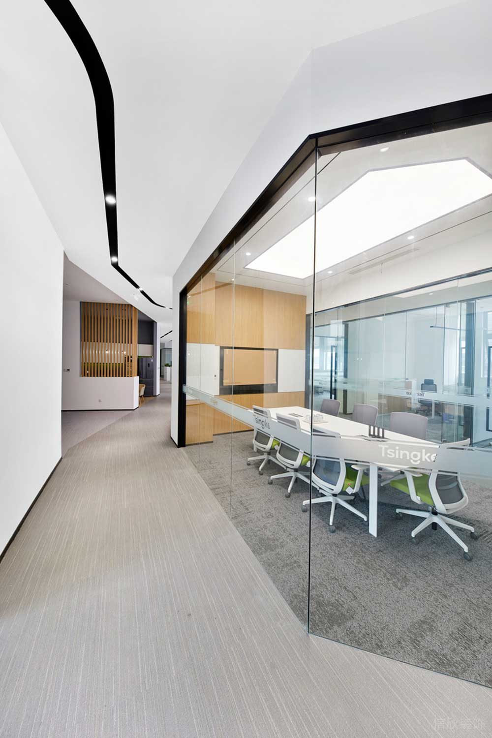 深圳市龍華區(qū)鴻榮源天俊現(xiàn)代簡約風(fēng)格辦公室裝修玻璃隔斷 深圳市龍華區(qū)鴻榮源天俊現(xiàn)代簡約風(fēng)格辦公室裝修玻璃隔斷