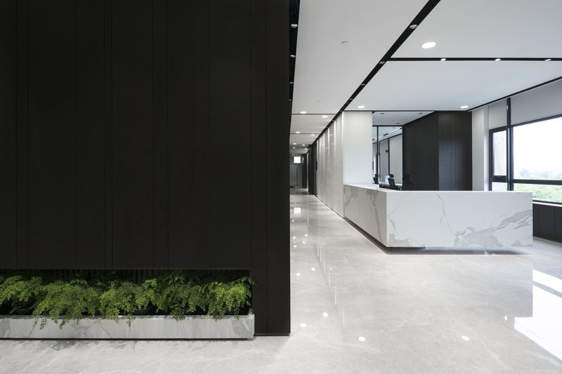 大鵬新區(qū)鑫園廣場現(xiàn)代風(fēng)格辦公室裝修辦公區(qū)服務(wù)臺 大鵬新區(qū)鑫園廣場現(xiàn)代風(fēng)格辦公室裝修辦公區(qū)服務(wù)臺