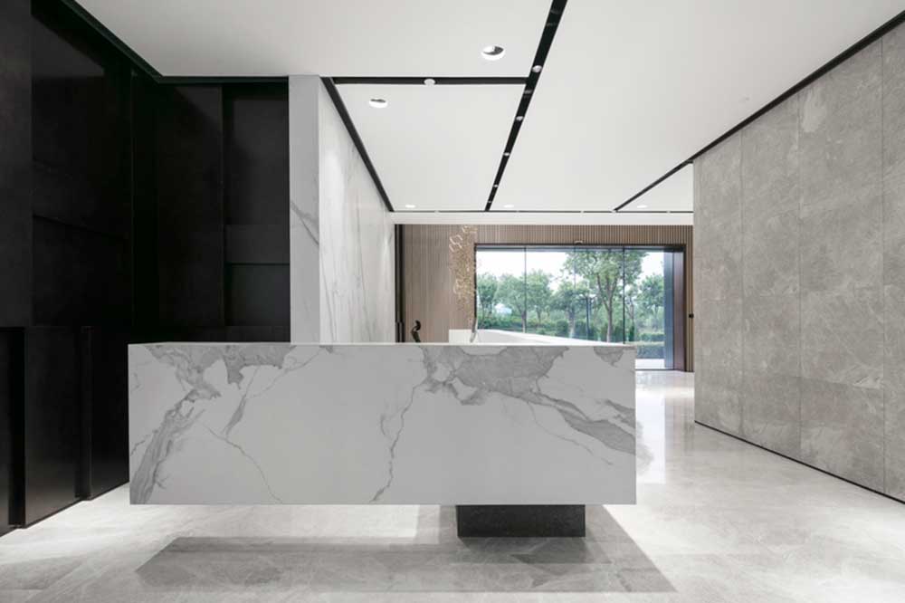 大鵬新區(qū)鑫園廣場現(xiàn)代風(fēng)格辦公室裝修大堂前臺 大鵬新區(qū)鑫園廣場現(xiàn)代風(fēng)格辦公室裝修大堂前臺