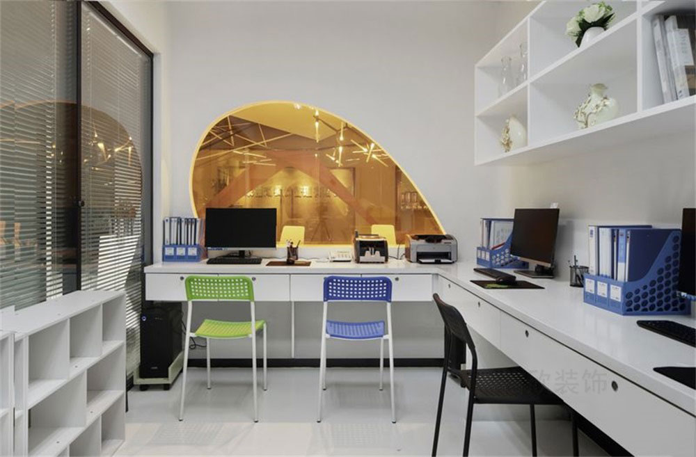 深圳市寶安區(qū)西鄉(xiāng)后視覺設(shè)計(jì)培訓(xùn)機(jī)構(gòu)內(nèi)部辦公區(qū) 深圳市寶安區(qū)西鄉(xiāng)后視覺設(shè)計(jì)培訓(xùn)機(jī)構(gòu)內(nèi)部辦公區(qū)