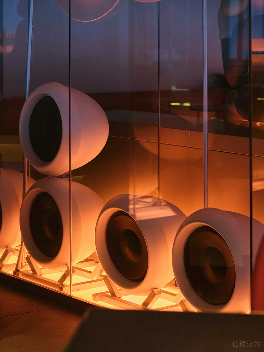 音響售賣區域玻璃隔斷辦公室裝修效果