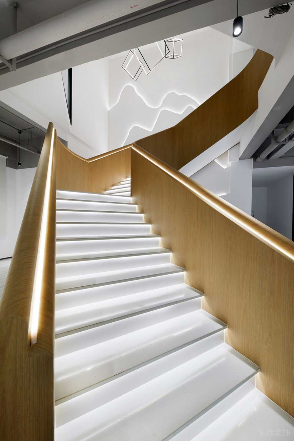 寶安區(qū)朗峻廣場現(xiàn)代簡約風(fēng)格辦公室裝修設(shè)計視覺感官