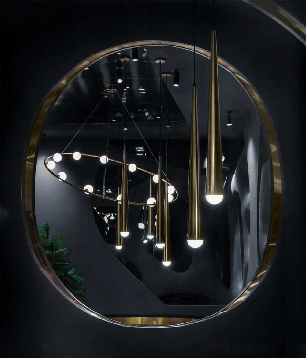 深圳鹽田后現(xiàn)代黑灰色系餐飲店裝修設(shè)計香檳金不銹鋼藝術(shù)吊燈 深圳鹽田后現(xiàn)代黑灰色系餐飲店裝修設(shè)計香檳金不銹鋼藝術(shù)吊燈