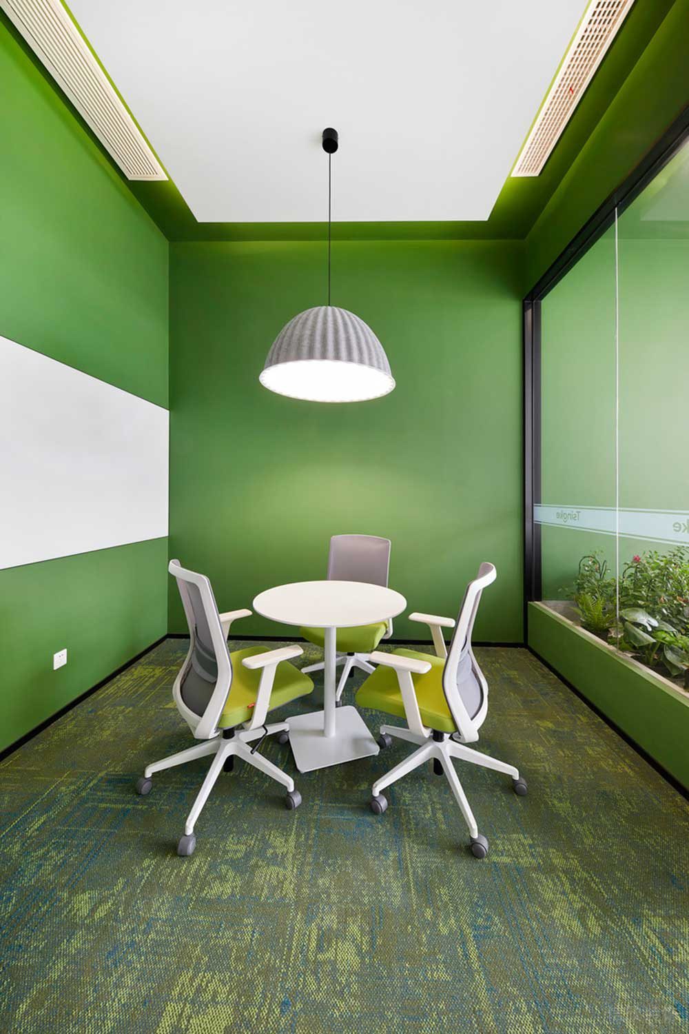 深圳市龍華區(qū)鴻榮源天俊現(xiàn)代簡約風(fēng)格辦公室裝修洽談室 深圳市龍華區(qū)鴻榮源天俊現(xiàn)代簡約風(fēng)格辦公室裝修洽談室