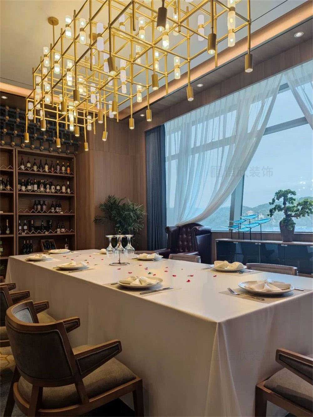 深圳龍崗藍(lán)調(diào)輕奢風(fēng)格酒吧裝修設(shè)計多功能包房用餐區(qū)
