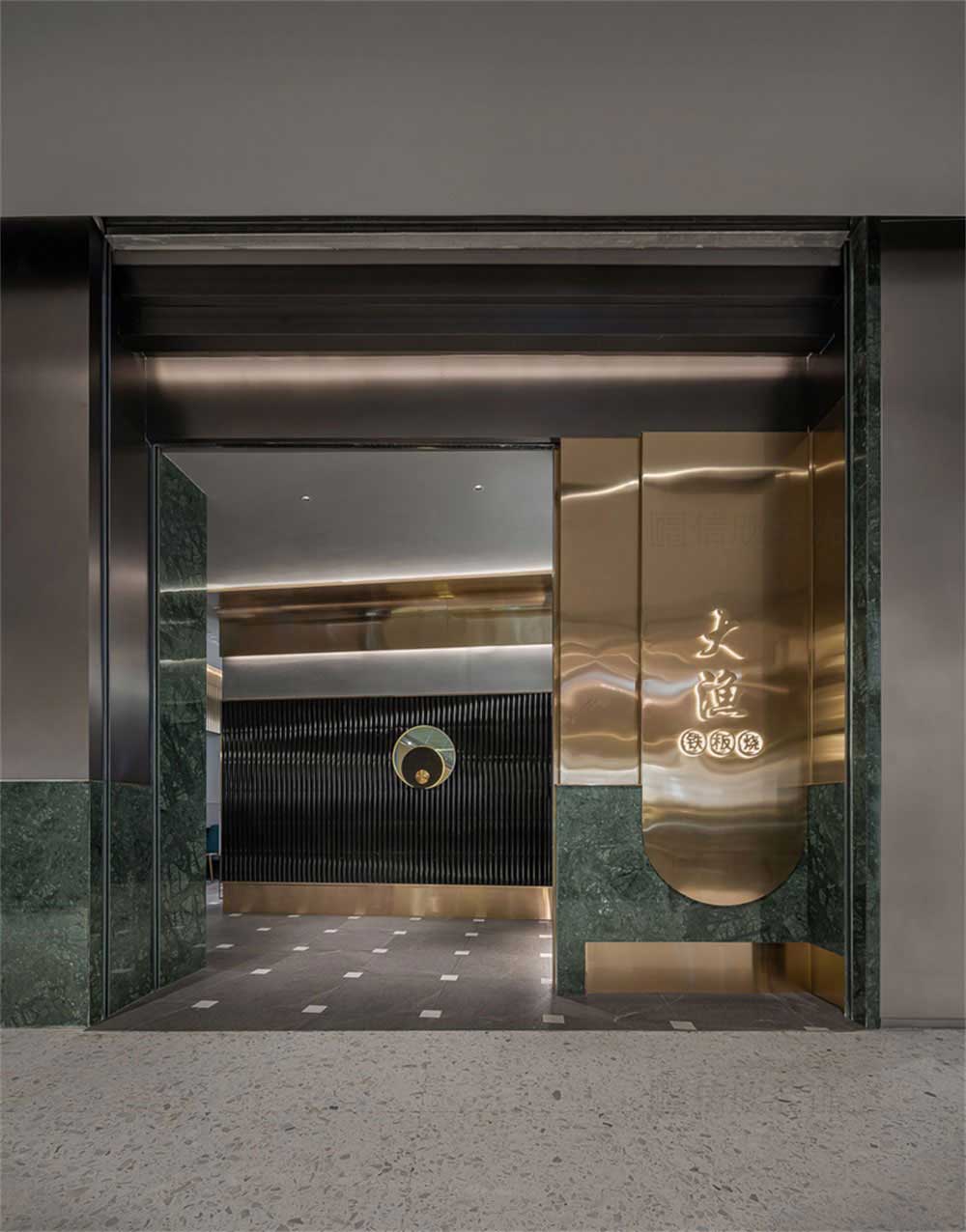 深圳寶安輕奢風(fēng)格鐵板燒餐廳裝修設(shè)計(jì)入口門廳 深圳寶安輕奢風(fēng)格鐵板燒餐廳裝修設(shè)計(jì)入口門廳