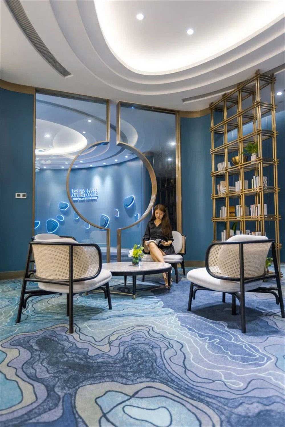 深圳龍崗藍(lán)調(diào)輕奢風(fēng)格酒吧裝修設(shè)計天花