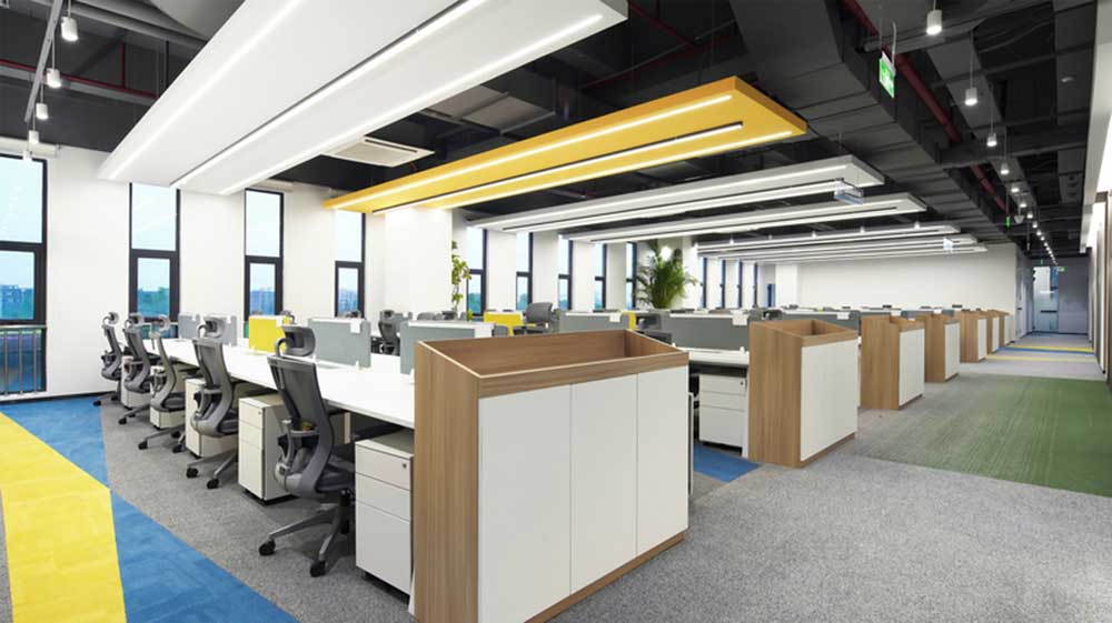 深圳龍華區(qū)華僑城北站壹號現(xiàn)代風格辦公室裝修家具組合