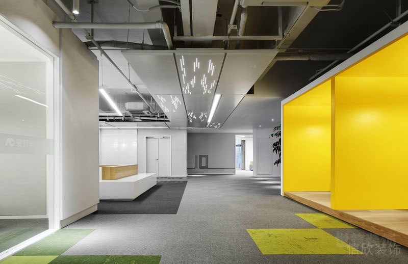 北歐工業(yè)風(fēng)辦公室場景裝修圖