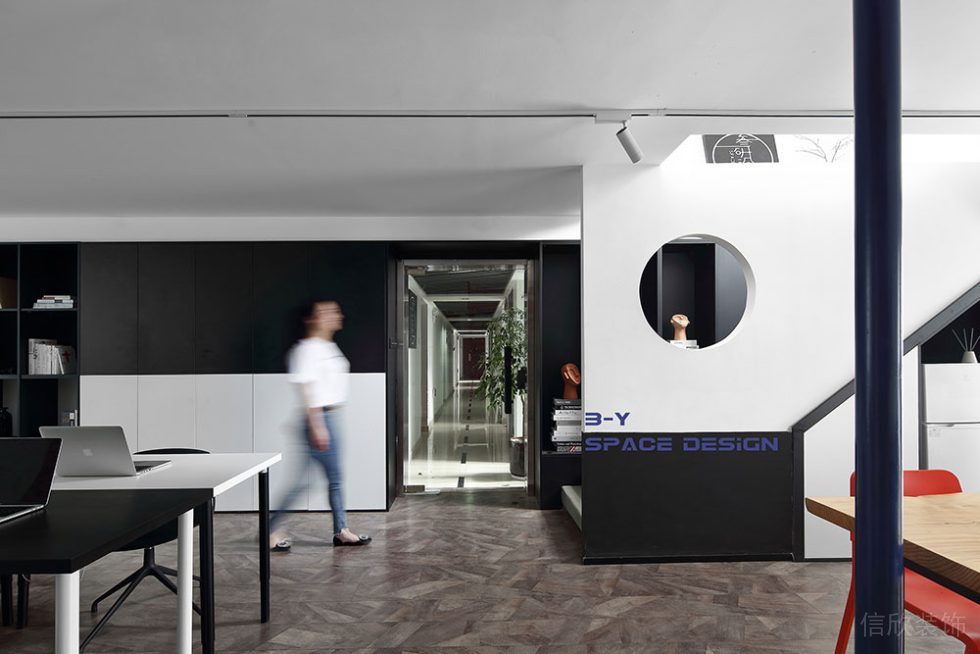 現(xiàn)代風(fēng)格商務(wù)辦公室過道設(shè)計(jì)裝修圖