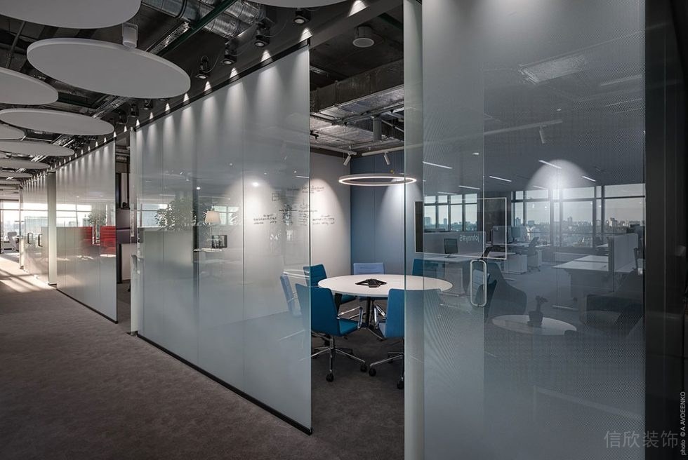 現(xiàn)代工業(yè)風辦公空間過廊設計案例裝修圖