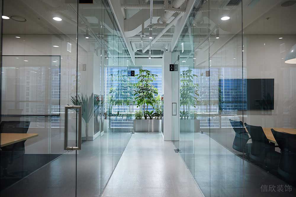 現(xiàn)代工業(yè)風辦公空間過廊設計裝修圖