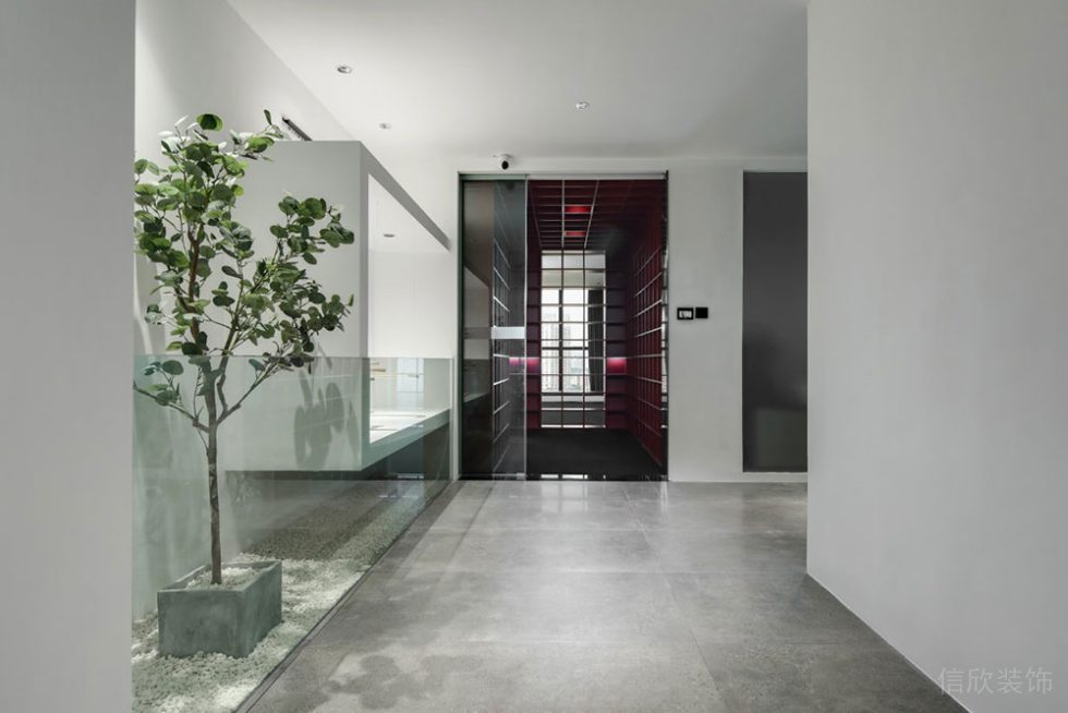 現(xiàn)代簡約風(fēng)辦公室走廊綠植景觀區(qū)裝修圖