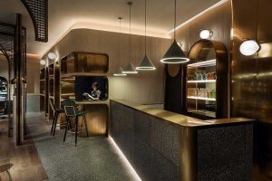 復古水磨石地板金屬吧臺裝修餐廳效果圖天花吊頂木質墻體裝修