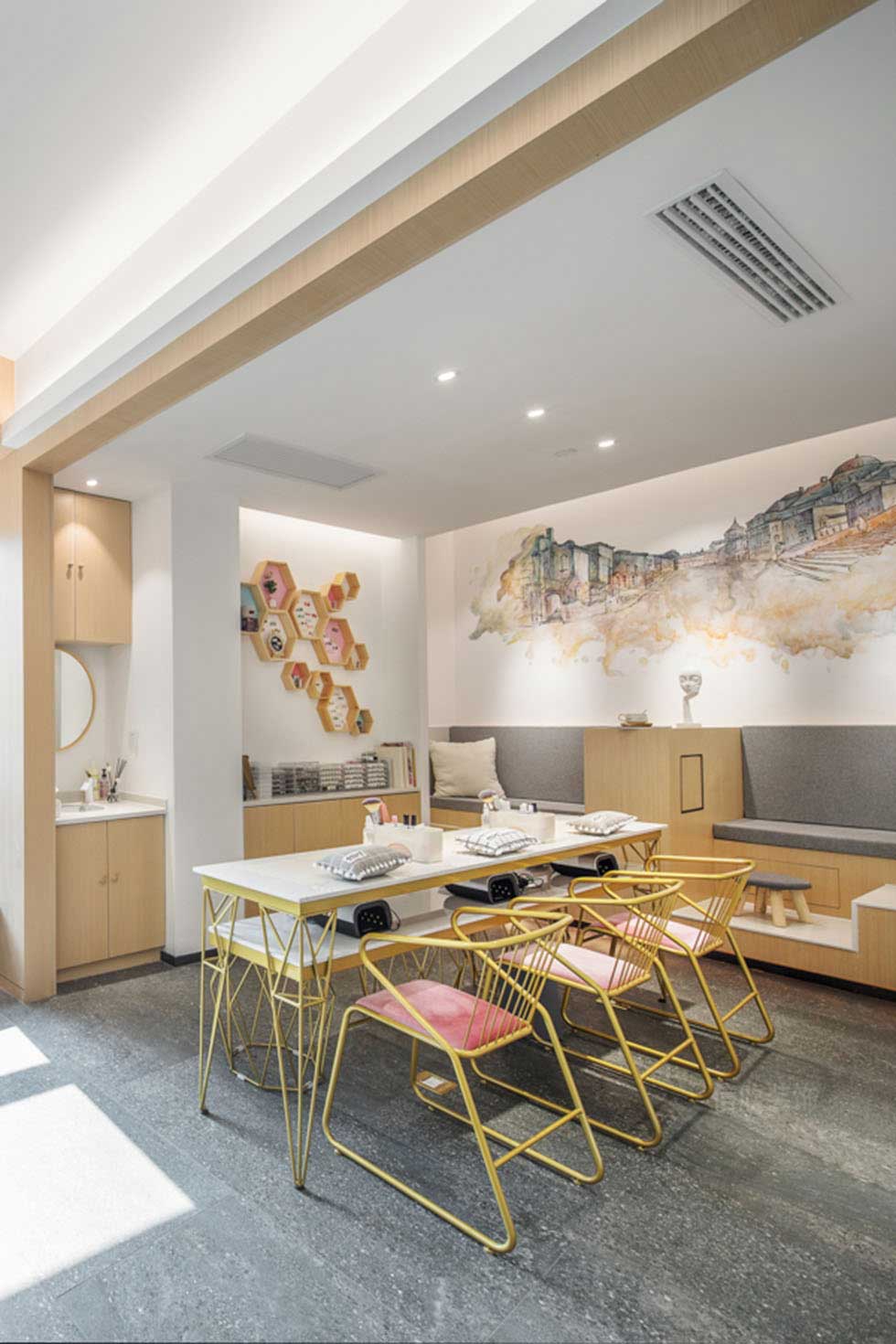 深圳羅湖美容店美甲區(qū)裝修設(shè)計