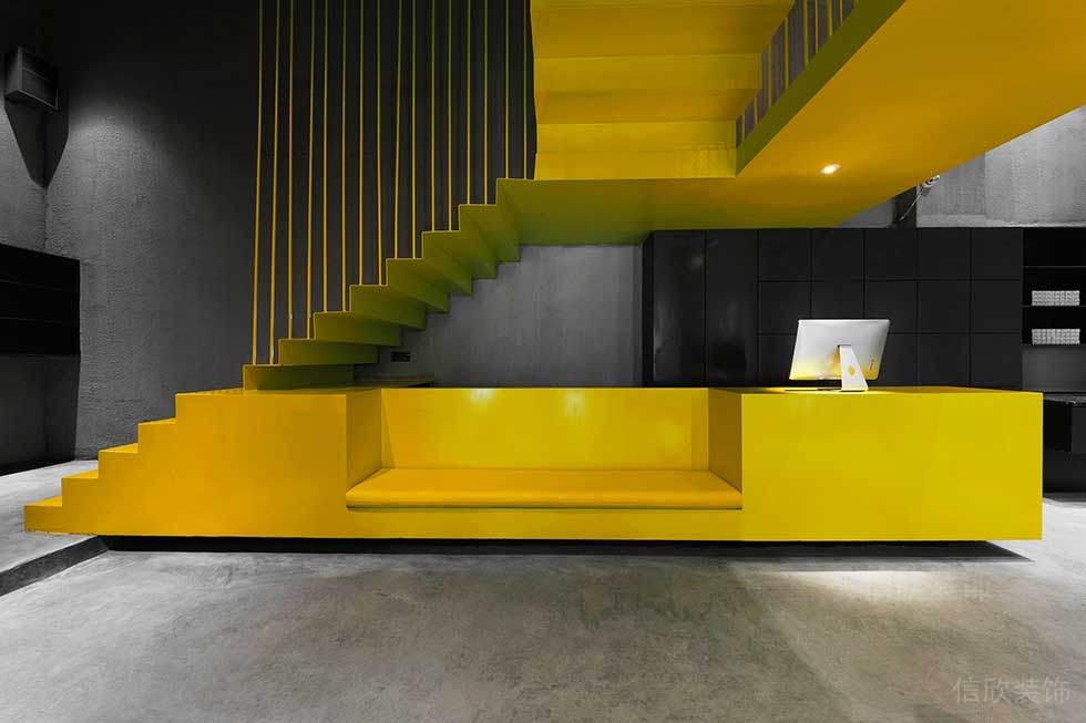 40平方小美發店黃色鐵板樓梯