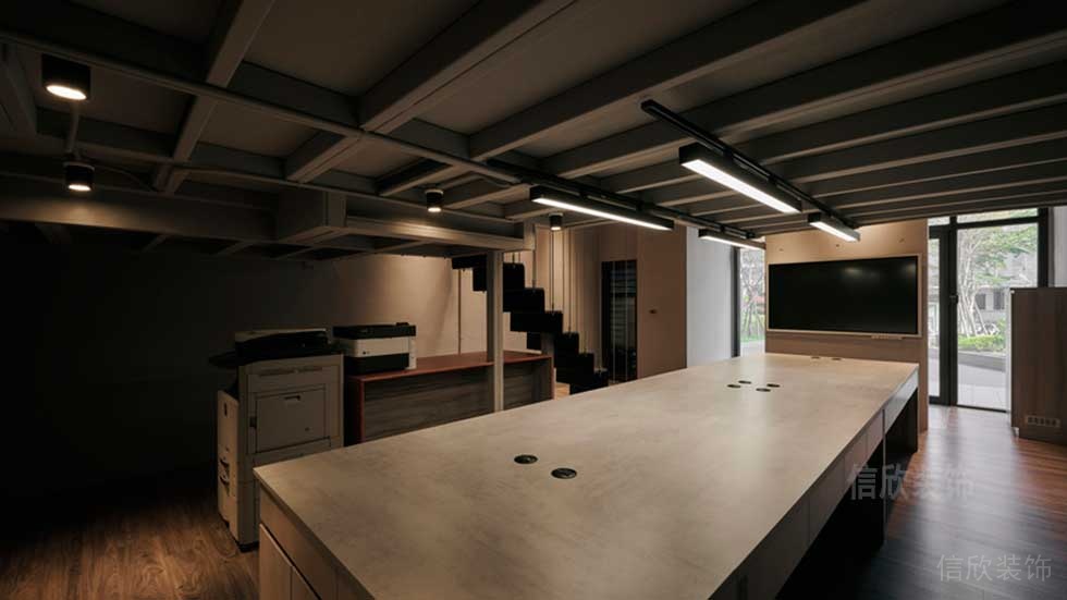 深圳寶安區(qū)工業(yè)風辦公室裝修辦公區(qū)效果圖