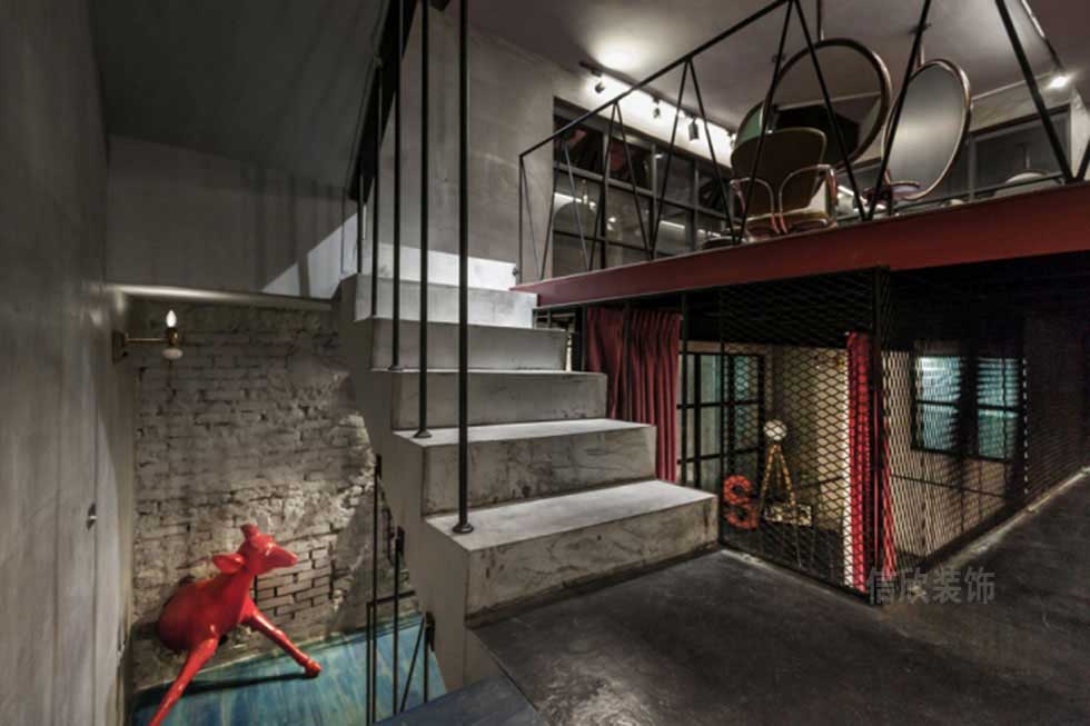 深圳工業(yè)風(fēng)美發(fā)沙龍樓梯