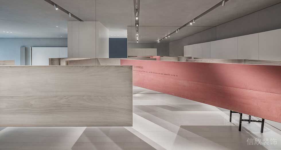 工作室木質地板裝修效果圖半墻紅色設計圖