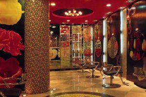 理發(fā)店裝修輕奢風現(xiàn)代紅色天花吊頂瓷磚設(shè)計地板裝修