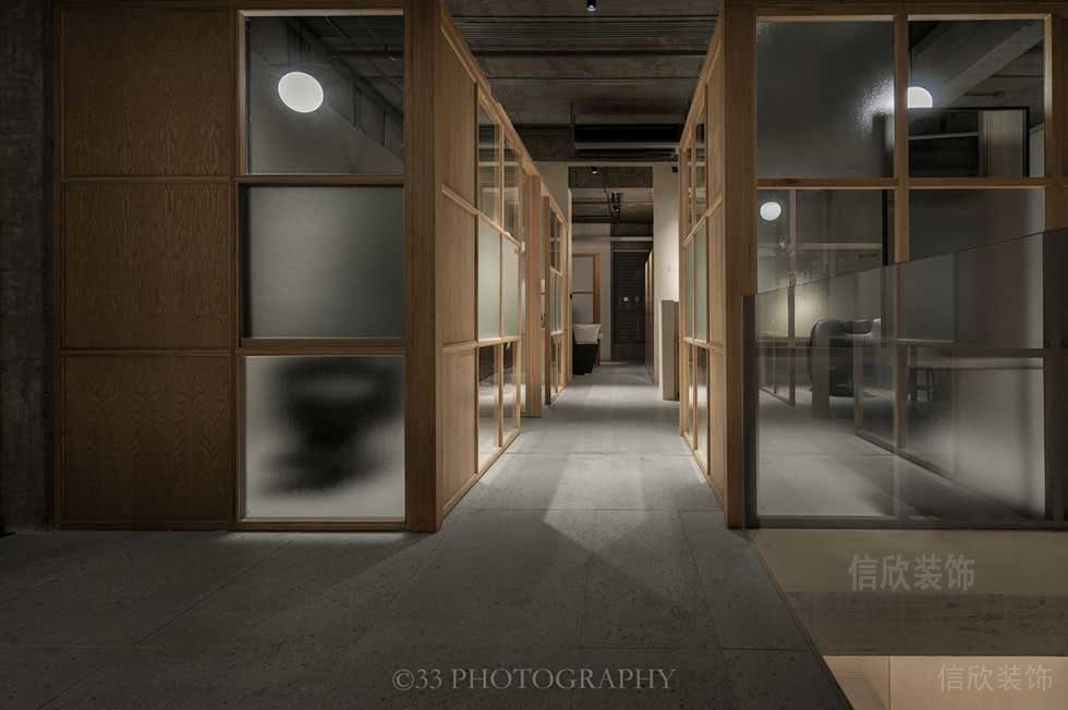 實木設計磨砂玻璃裝修設計水磨石天花創意過道工作室木質