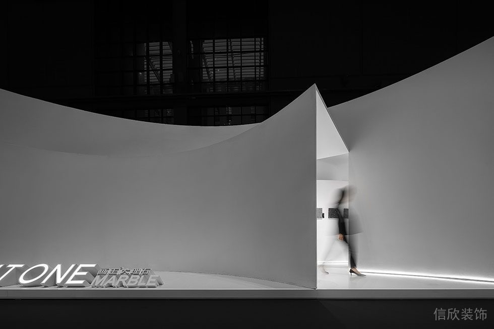工作室現代弧線黑白色調裝修過道走廊效果