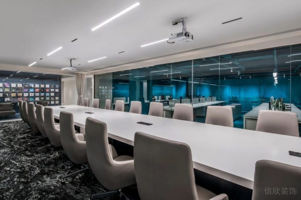 現(xiàn)代簡約風(fēng)格辦公空間大型會議室裝修圖