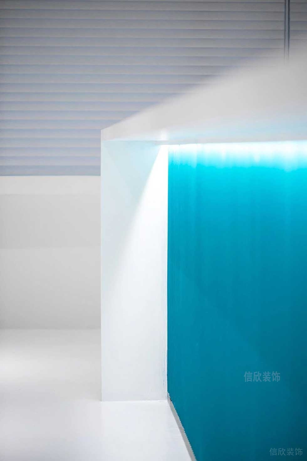 現(xiàn)代簡約風(fēng)格辦公室前臺(tái)暗藏?zé)艄庑Ч麍D