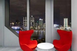 現(xiàn)代簡約風格寫字樓休閑洽談區(qū)裝修圖