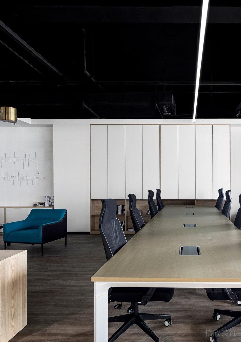 南山區(qū)世茂前海中心白色調(diào)辦公室裝修設(shè)計