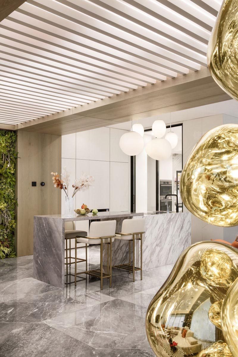 深圳市中山區(qū)南頭海雅繽紛里餐臺(tái)