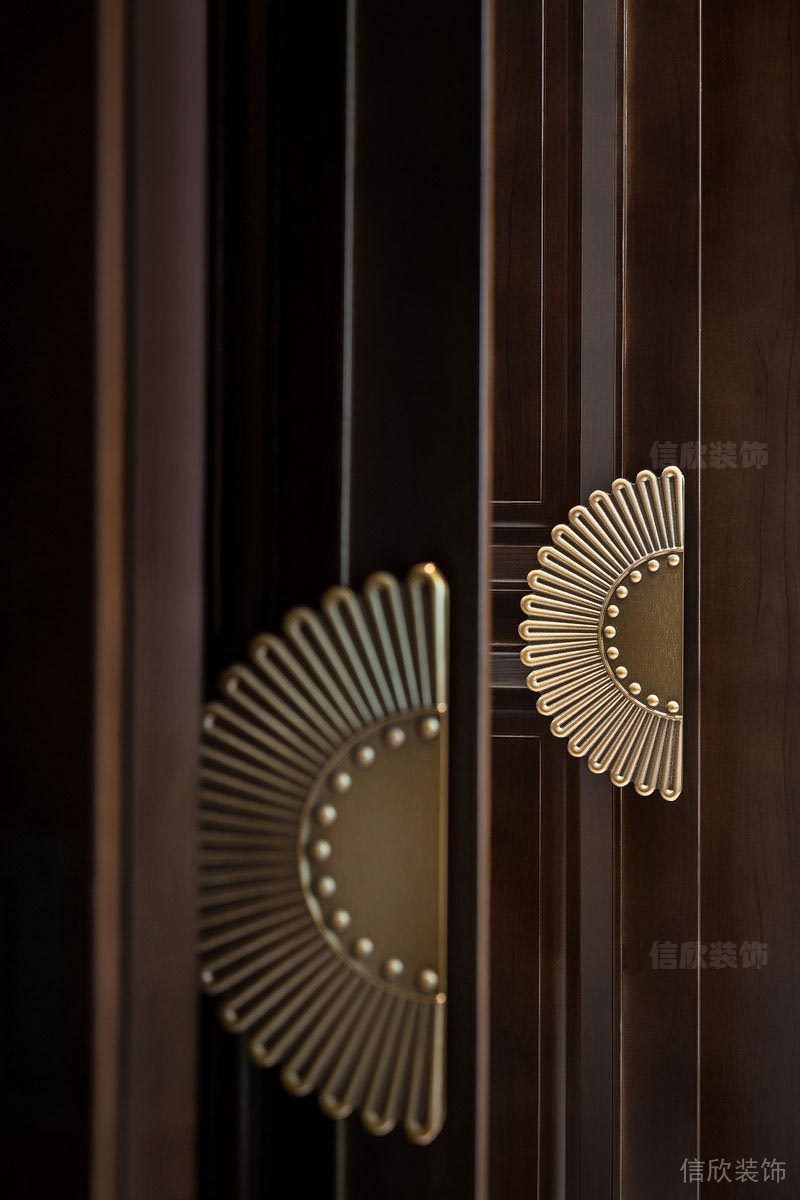 深圳龍崗餐飲店裝修圖商務包間木門拉手細節(jié)