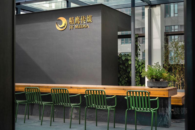 田園風(fēng)的原木的辦公臺