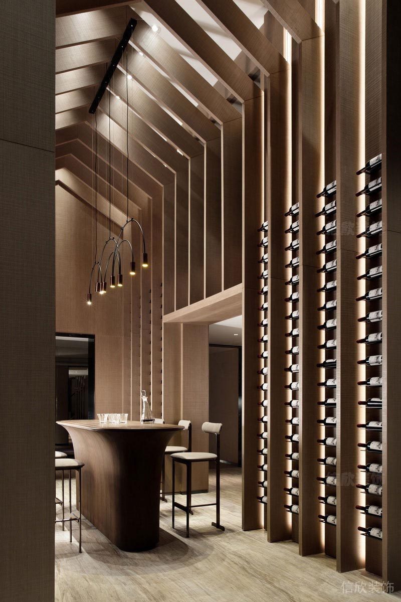 深圳龍華家庭新房全包裝修方案負(fù)一層酒窖層架