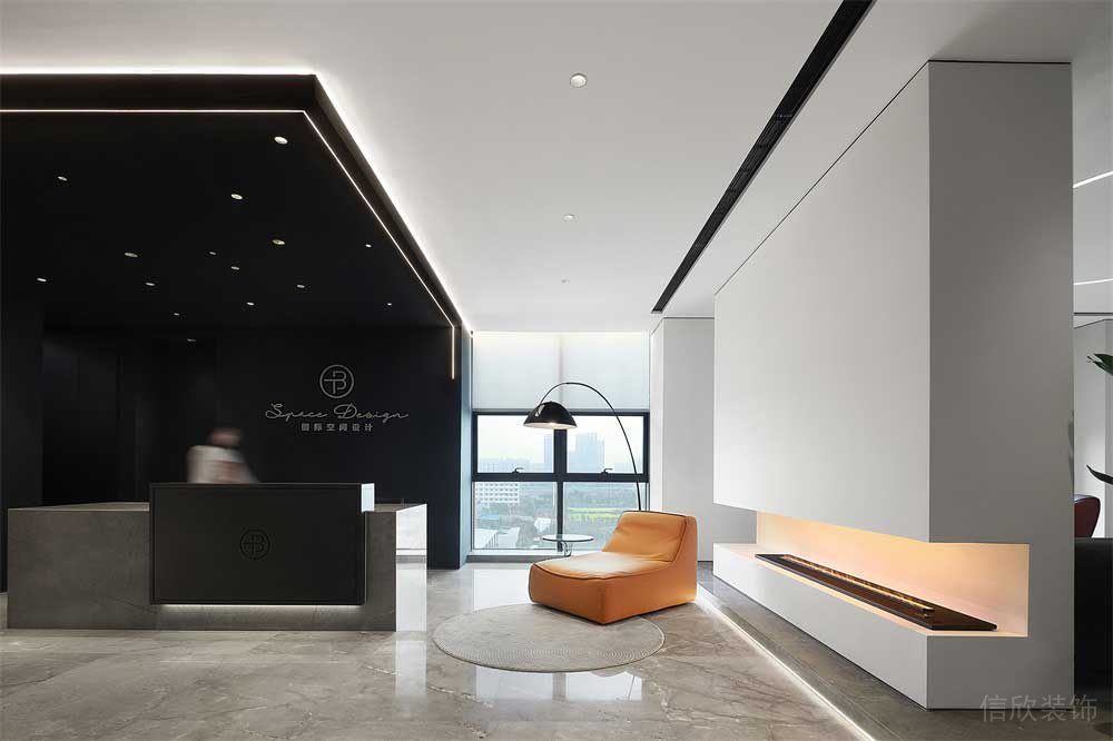 黑白色調(diào)前臺大理石環(huán)形燈飾設(shè)計休息區(qū)鏤空式墻體內(nèi)嵌加濕器效果