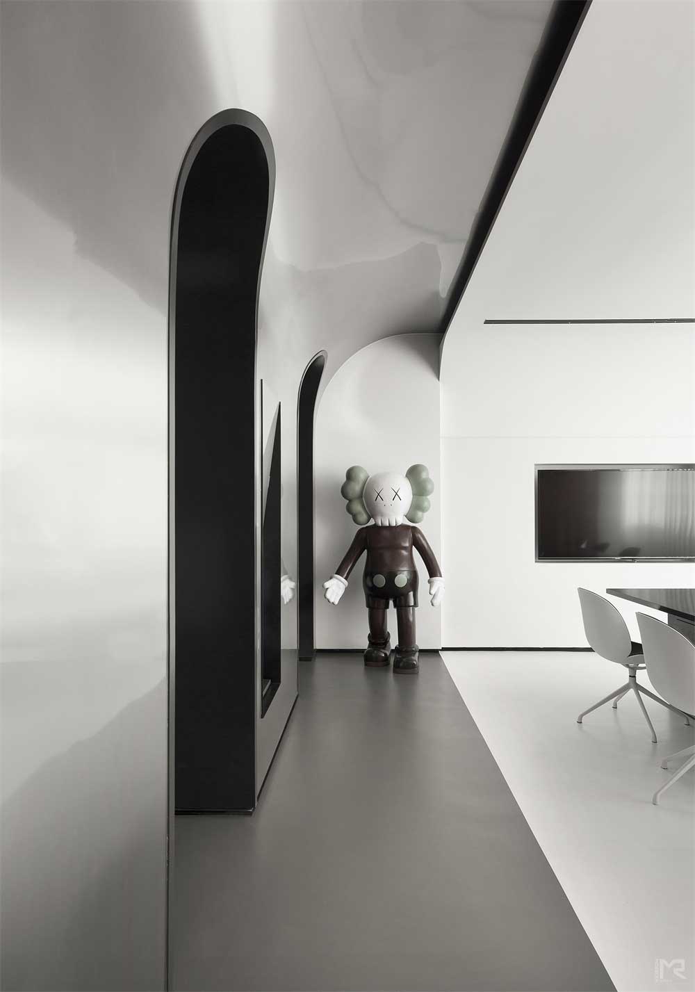 深圳福田區(qū)簡(jiǎn)約黑白藝術(shù)辦公室設(shè)計(jì)裝修-過道 深圳福田區(qū)簡(jiǎn)約黑白藝術(shù)辦公室設(shè)計(jì)裝修-過道