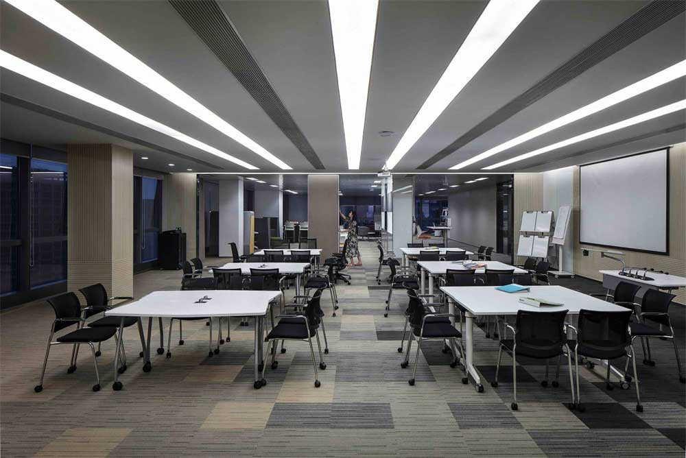 深圳福田500平方現(xiàn)代風格辦公室裝修多功能會議室軟膜燈組 深圳福田500平方現(xiàn)代風格辦公室裝修多功能會議室軟膜燈組