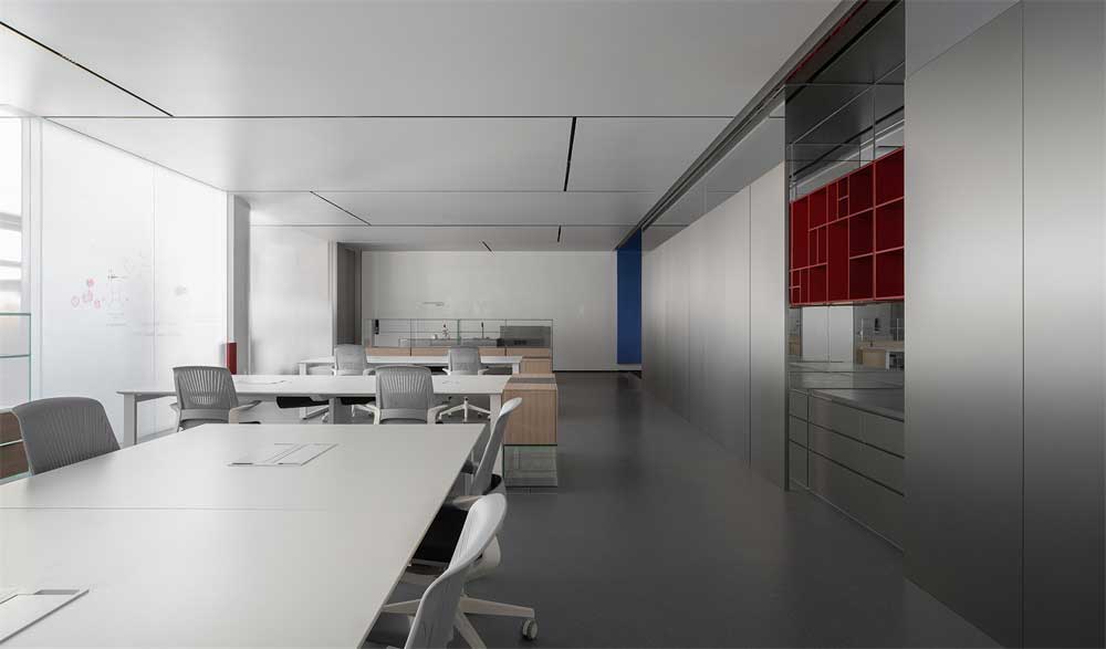 深圳福田800平方現代簡約風格辦公室裝修辦公區棗紅色裝飾展示柜 深圳福田800平方現代簡約風格辦公室裝修辦公區棗紅色裝飾展示柜