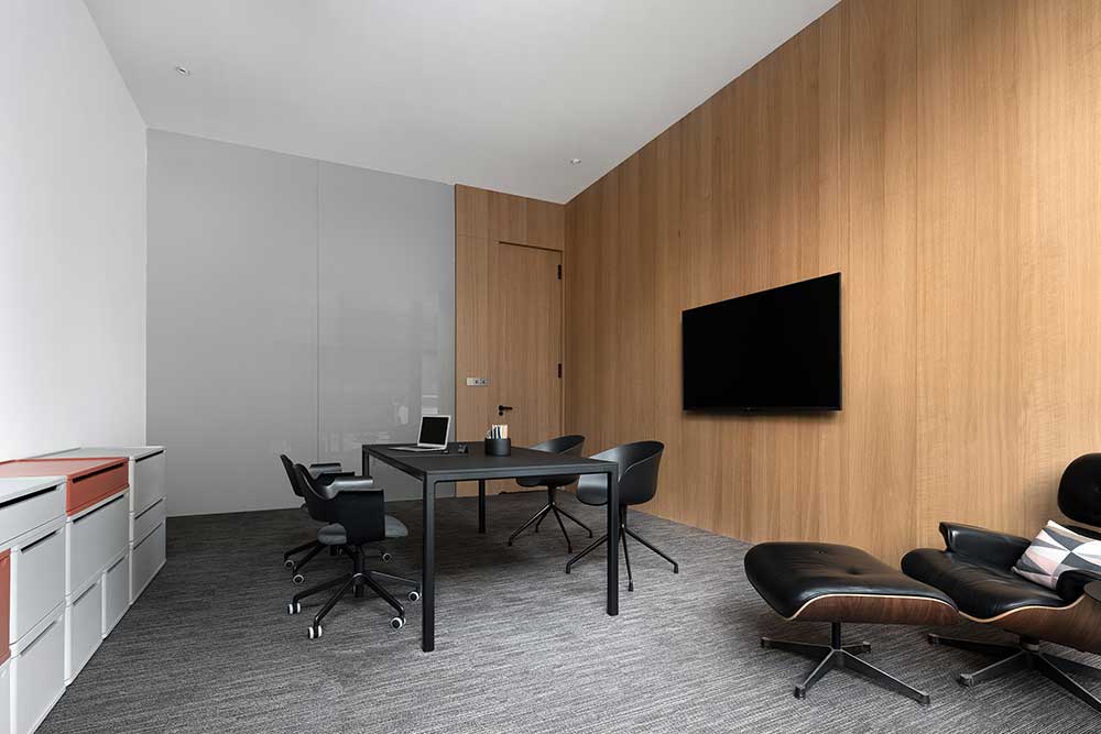 深圳市龍華1200平原木風辦公室裝修設計辦公區(qū)