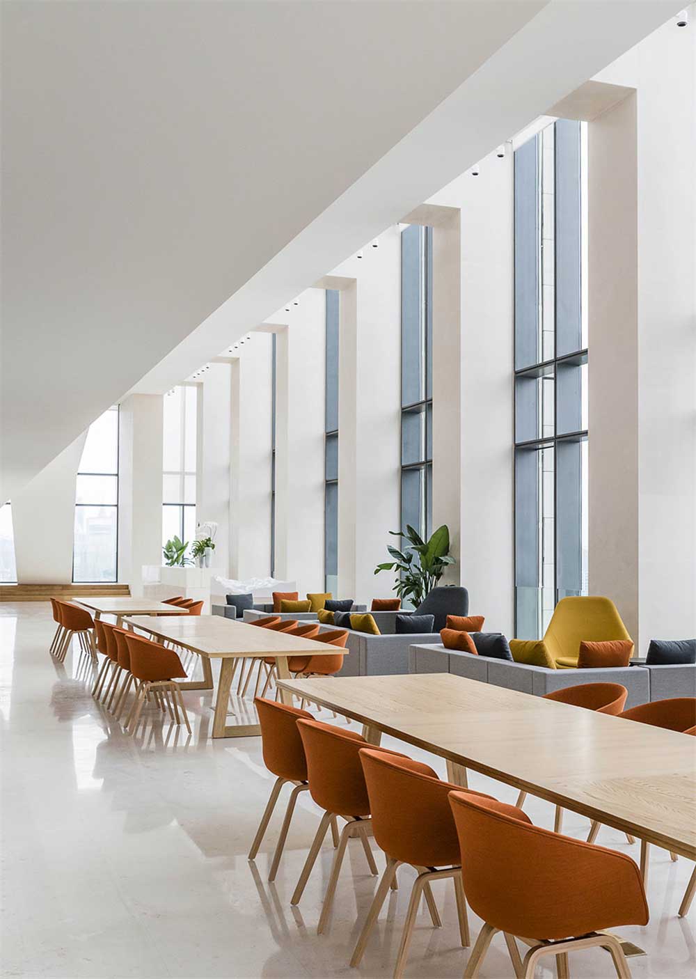 深圳南山1000平方簡約風格復式辦公室裝修一層洽談區家具組合 深圳南山1000平方簡約風格復式辦公室裝修一層洽談區家具組合