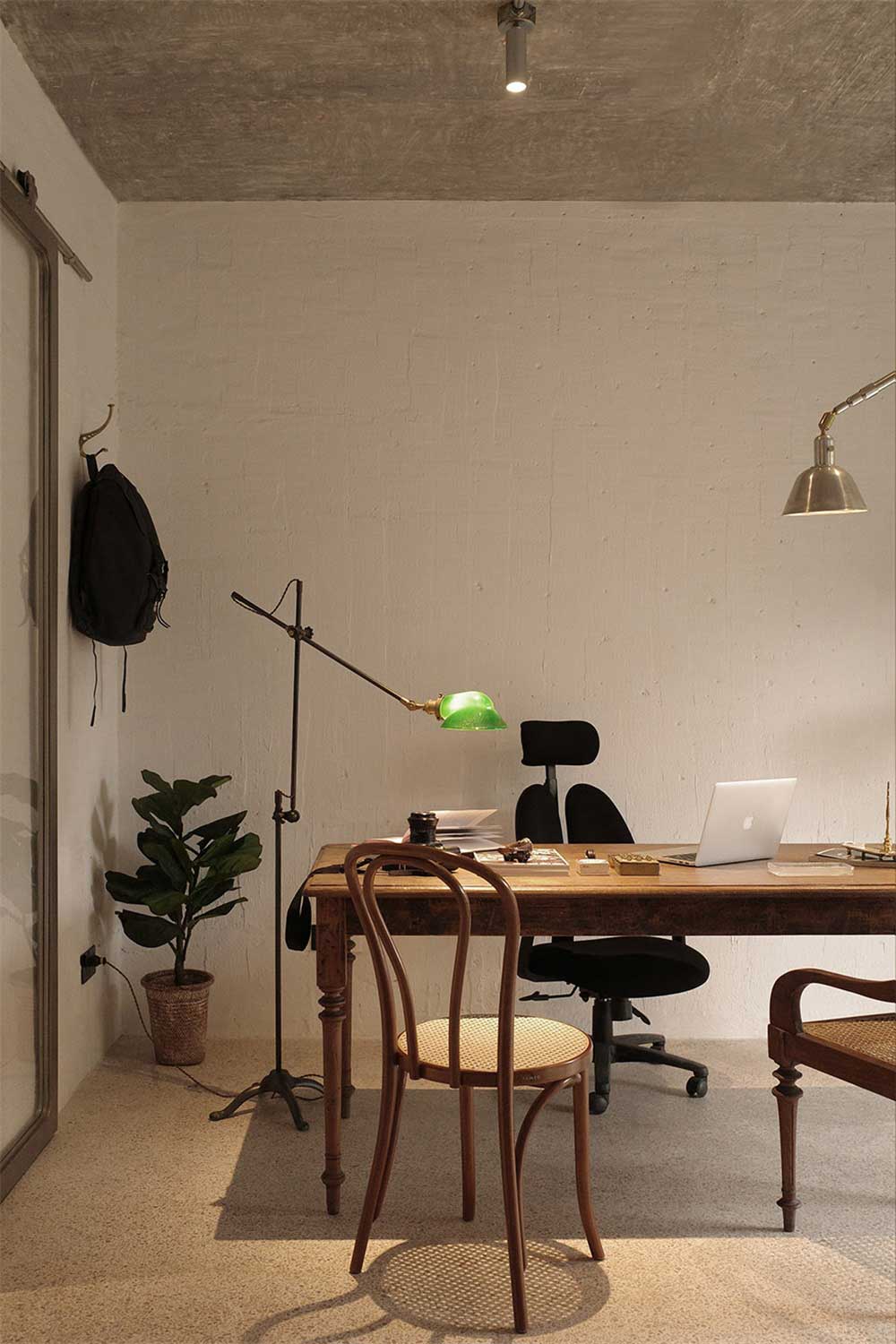 深圳南山區(qū)的古典風(fēng)味辦公工作室設(shè)計(jì)裝修——辦公區(qū) 深圳南山區(qū)的古典風(fēng)味辦公工作室設(shè)計(jì)裝修——辦公區(qū)