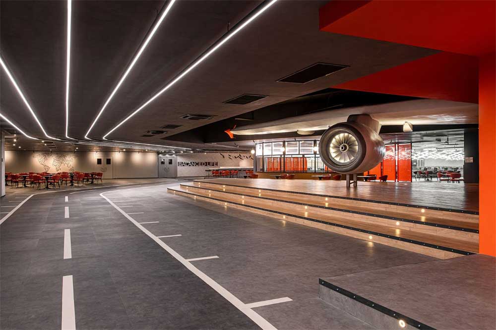 深圳南山區(qū)工業(yè)風格機場主題辦公室設(shè)計裝修-過道