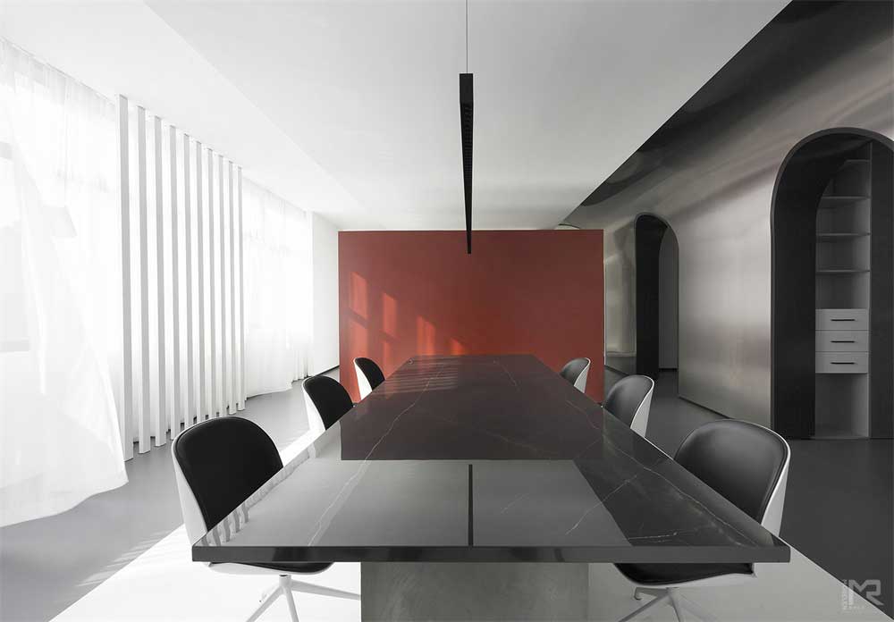 深圳福田區(qū)簡(jiǎn)約黑白藝術(shù)辦公室設(shè)計(jì)裝修-辦公區(qū) 深圳福田區(qū)簡(jiǎn)約黑白藝術(shù)辦公室設(shè)計(jì)裝修-辦公區(qū)